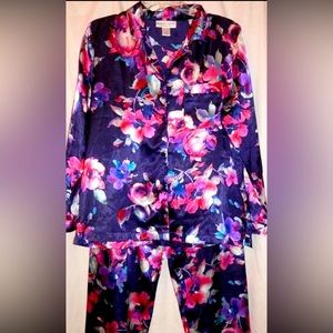 Morgan Taylor satin pajama set small